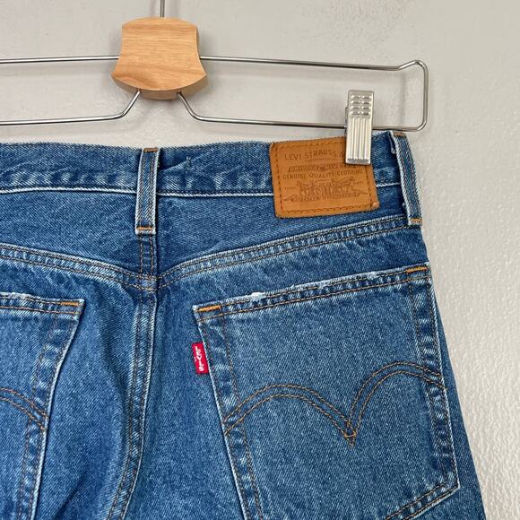 Levis Premium Wedgie Straight Jeans Women's 26 Button Fly Blue Wash Distressed - Picture 7 of 13